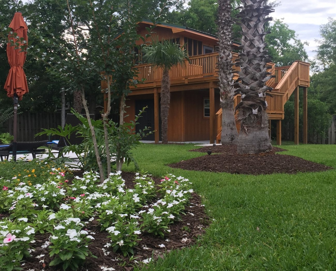 A residential Gulf Coast property with fresh beds and a manicured lawn
